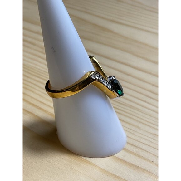 Vintage Gold Tone V-Shape Ring With Green Gem & Rhinestones - Picture 2 of 5